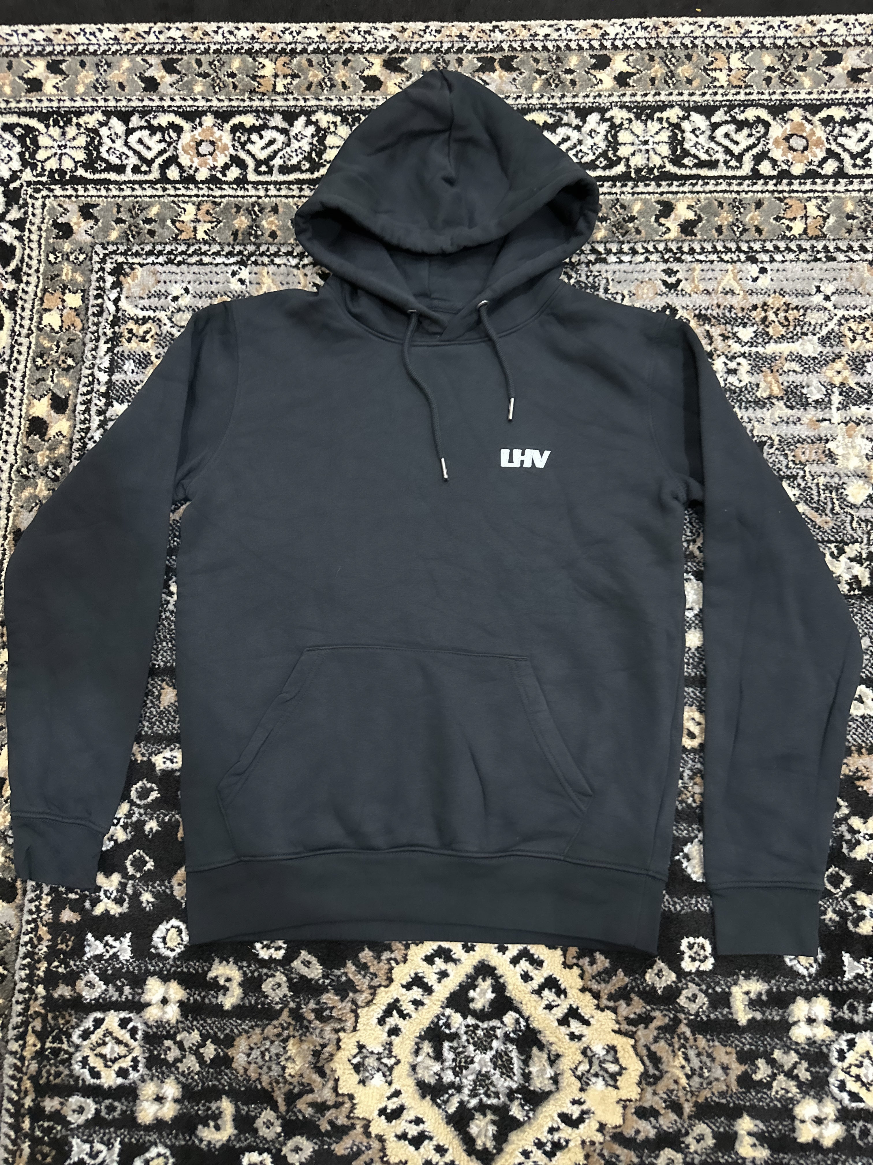 Classic Black Hoodie – Minimalist Everyday Style