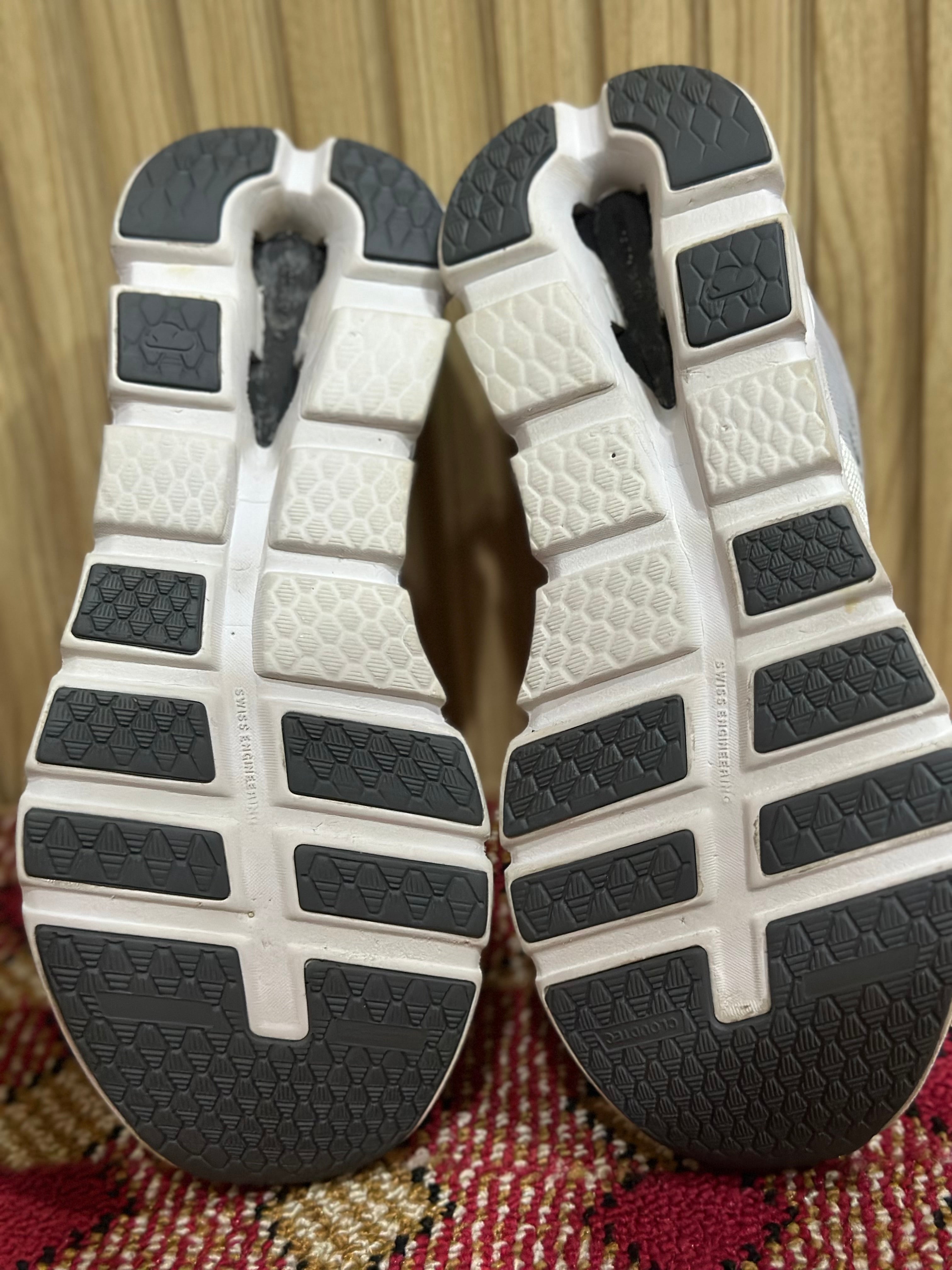 Preloved On Cloudrunner White/Grey Running Shoes