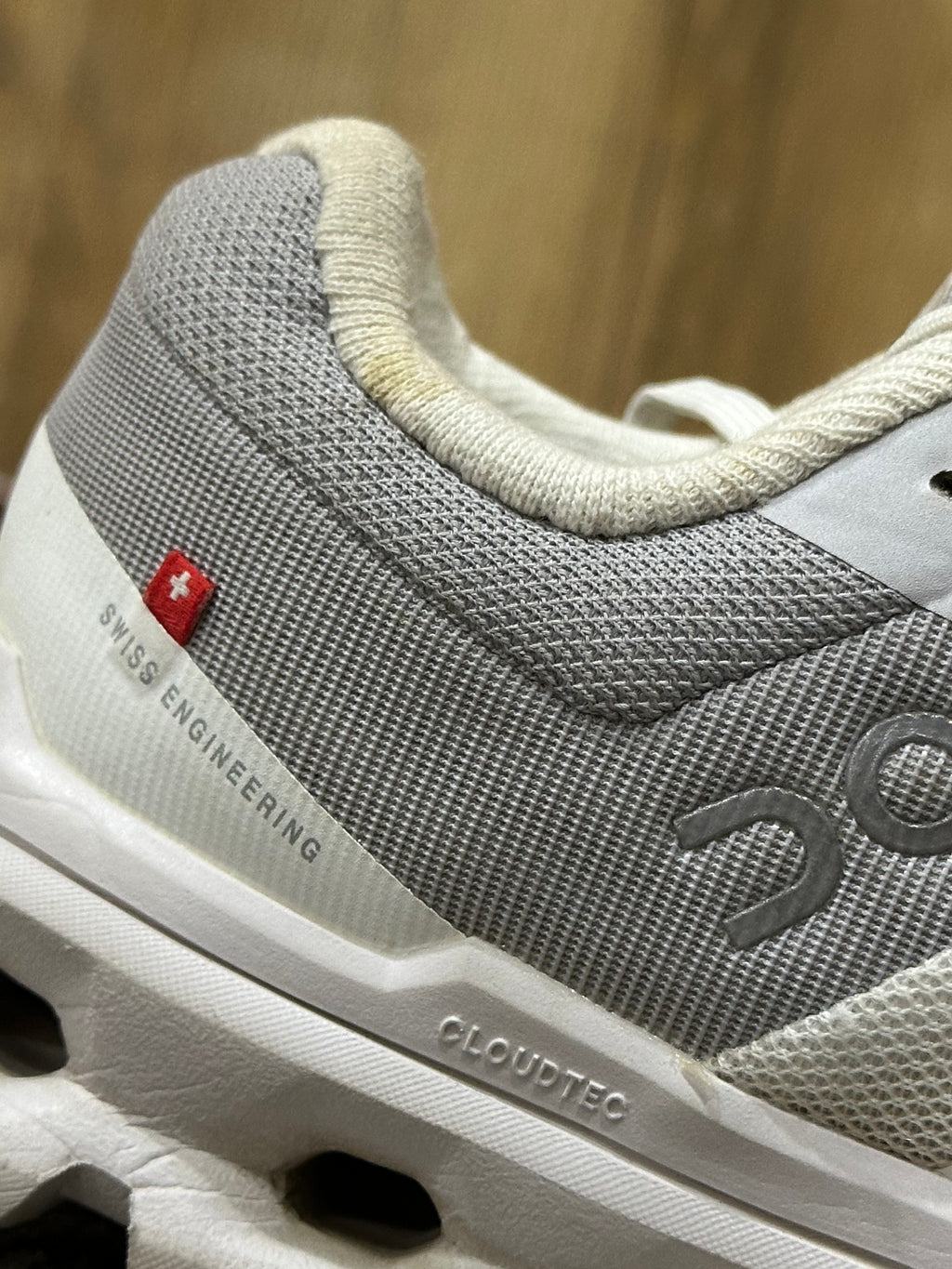 Preloved On Cloudrunner White/Grey Running Shoes