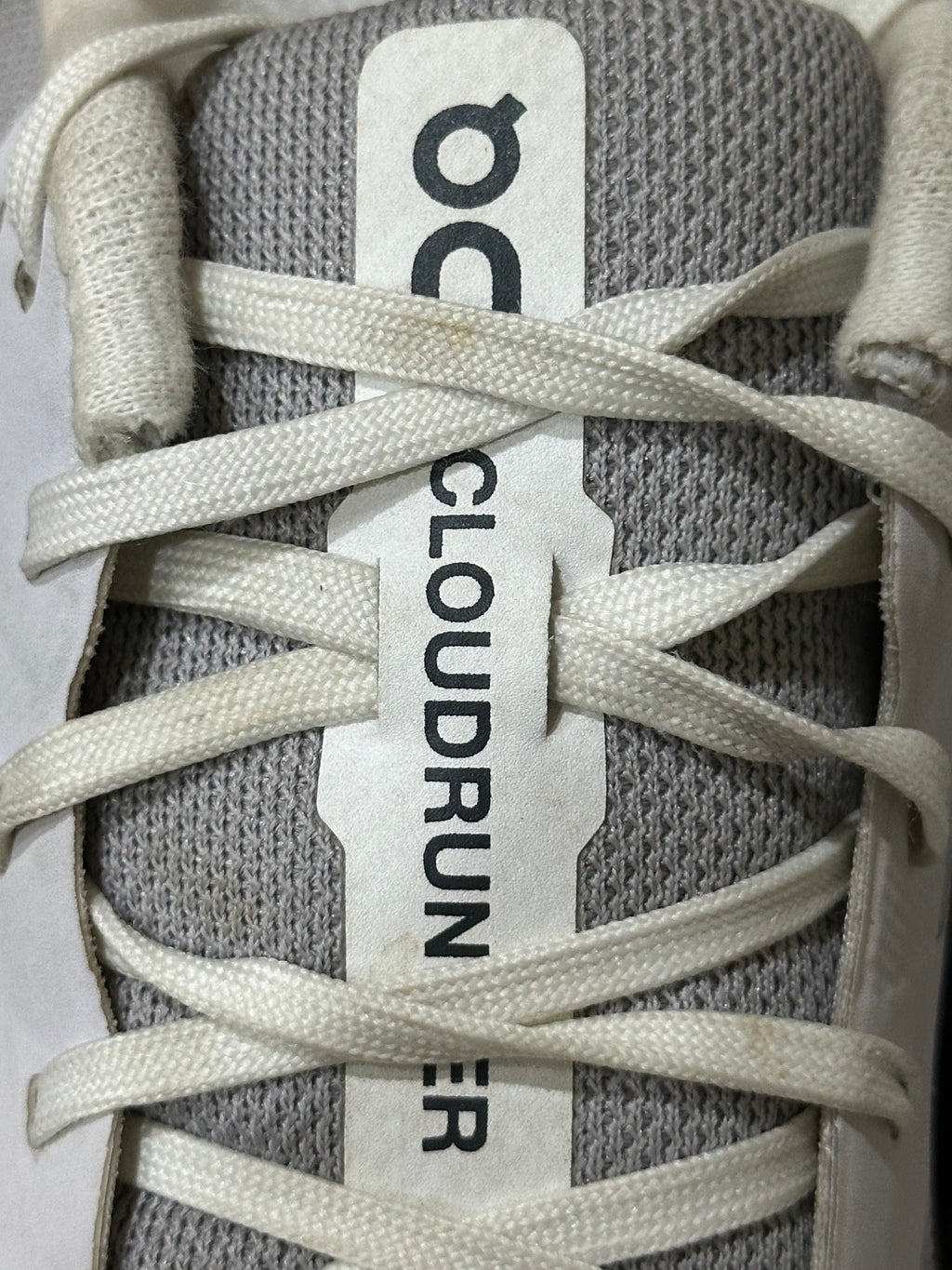 Preloved On Cloudrunner White/Grey Running Shoes