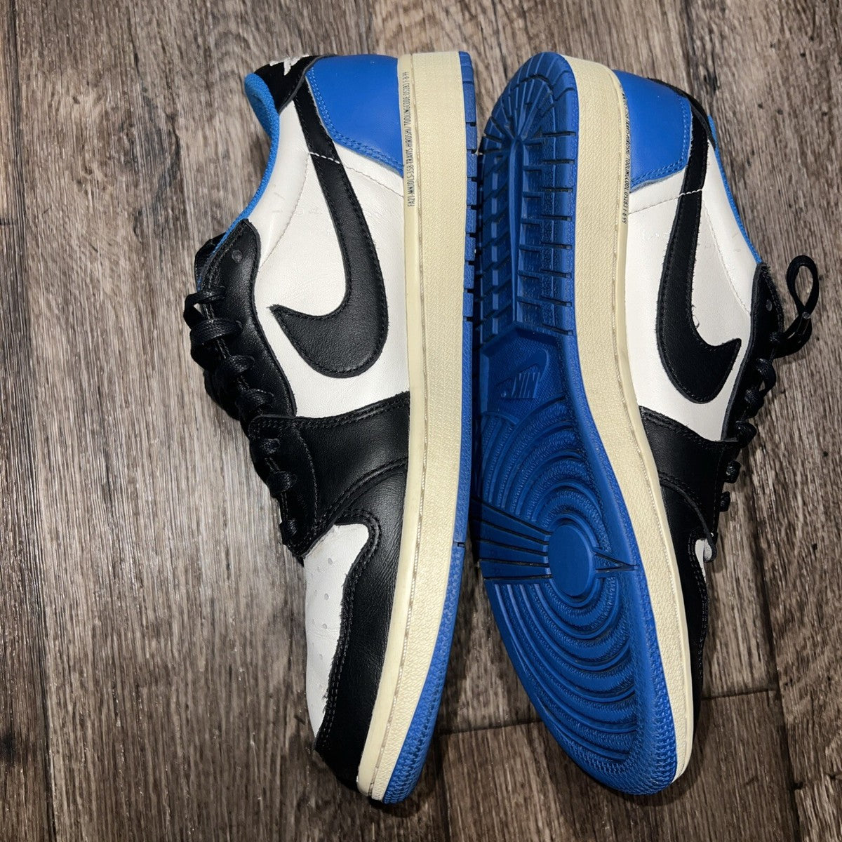 Air Jordan 1 Low
Travis Scott x Fragment