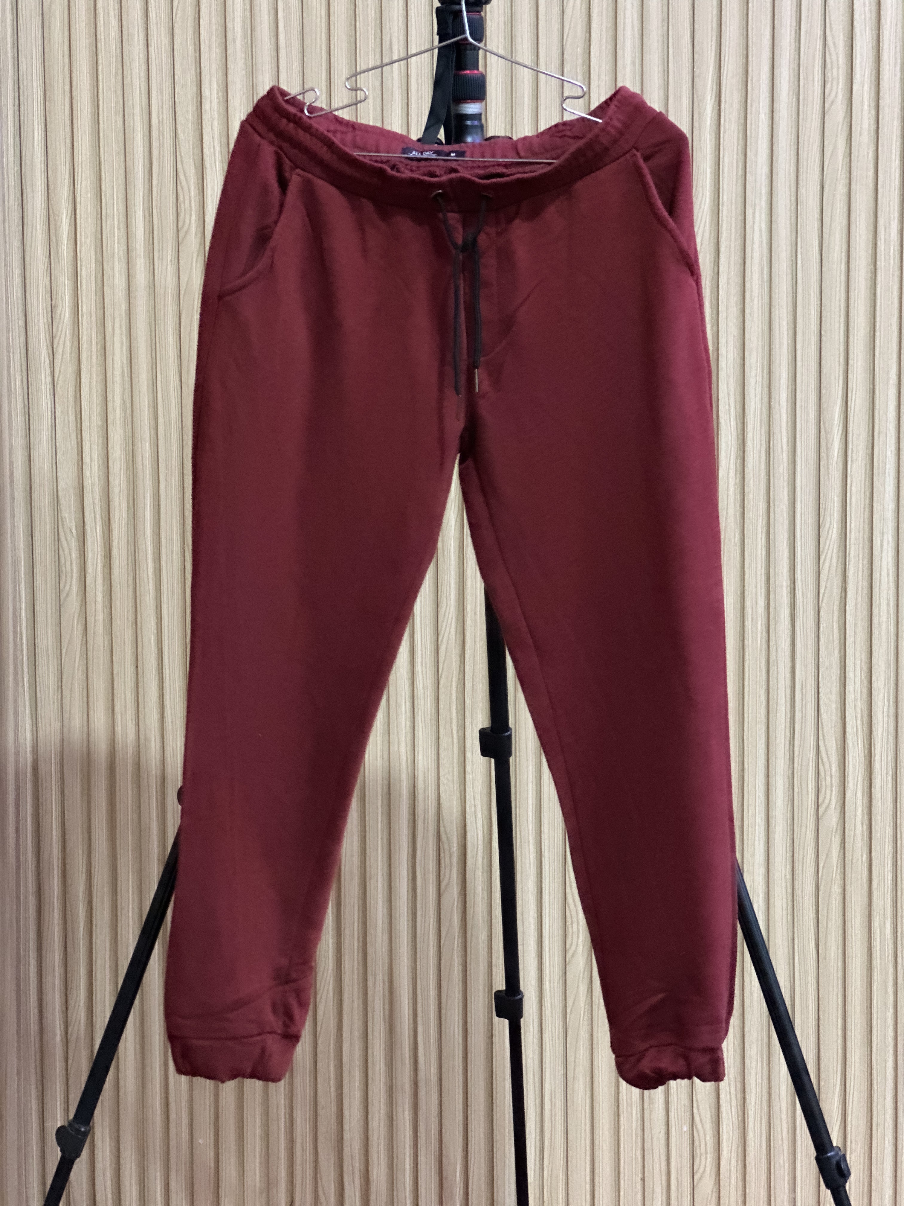 ALL DAY PENSHOPPE Maroon Joggers – Preloved Casual Comfort