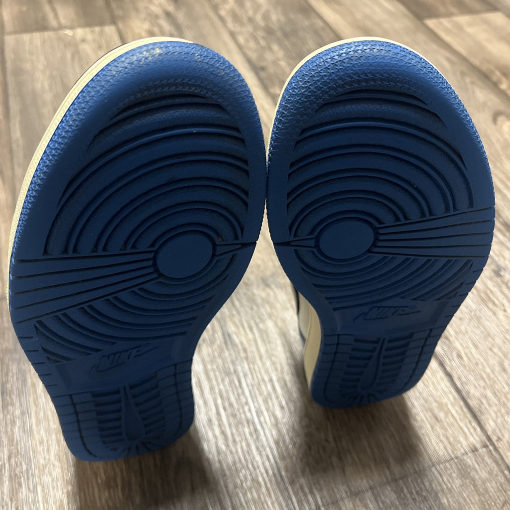 Air Jordan 1 Low
Travis Scott x Fragment