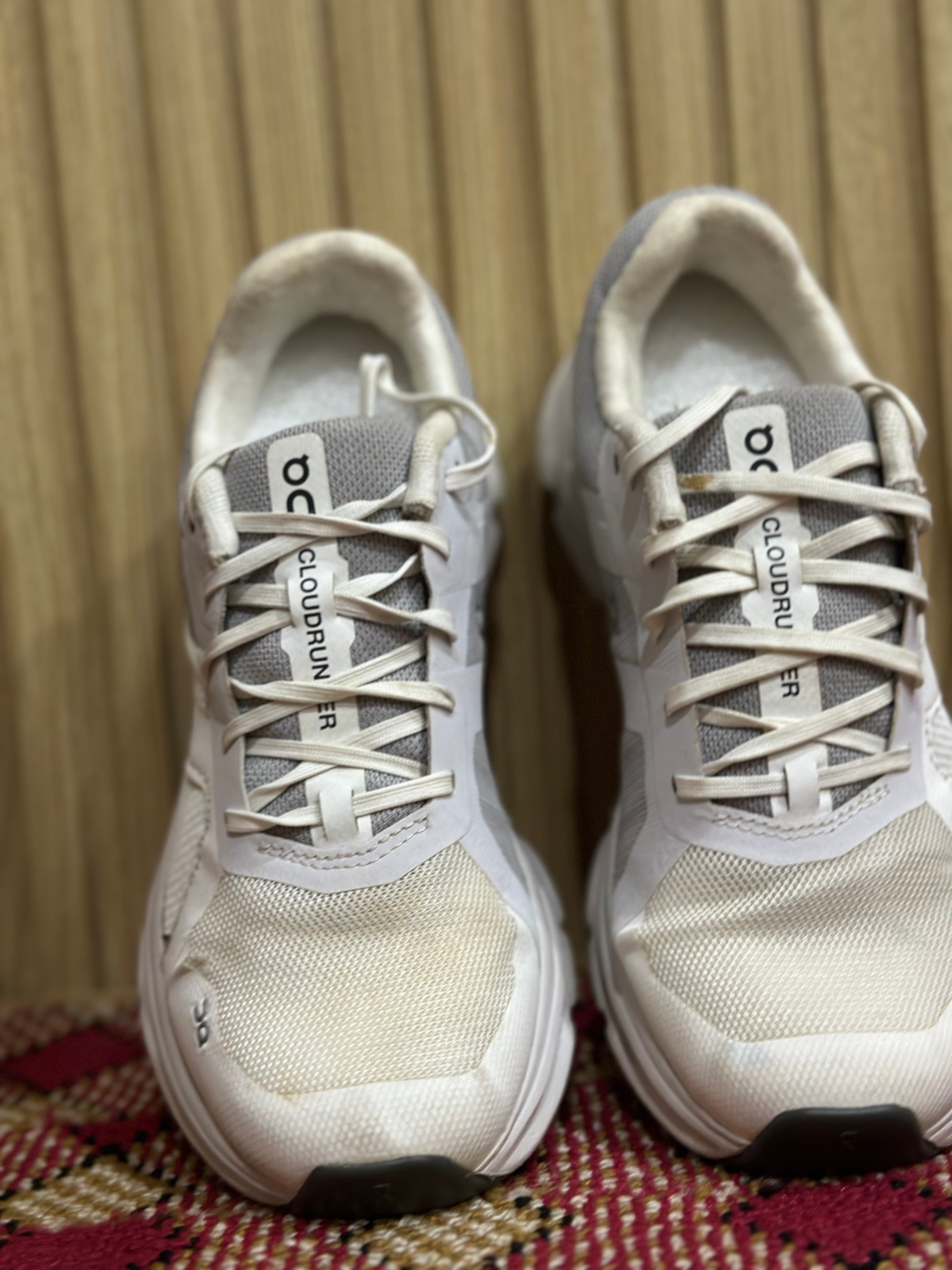 Preloved On Cloudrunner White/Grey Running Shoes